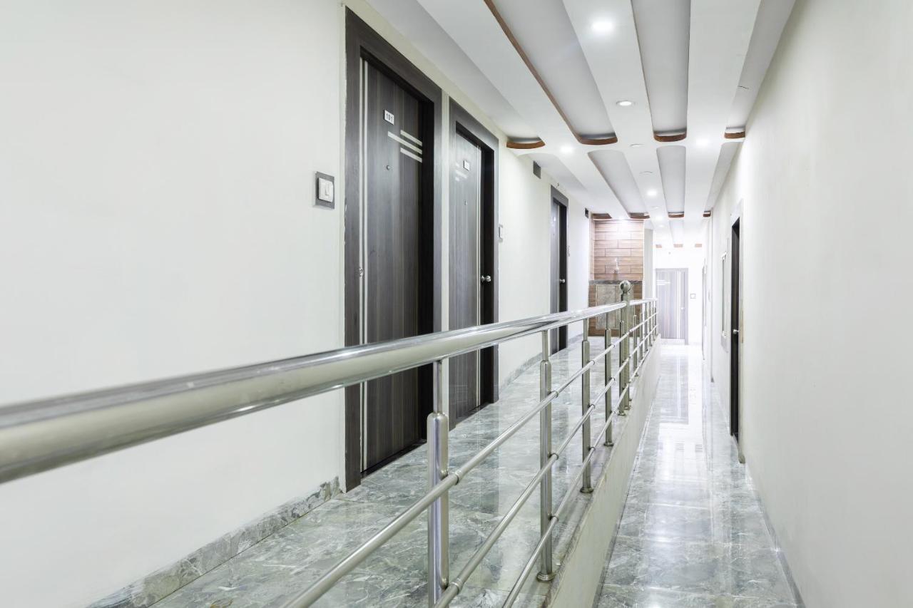 Oyo 45301 Hotel Om Palace Sāgar Kültér fotó