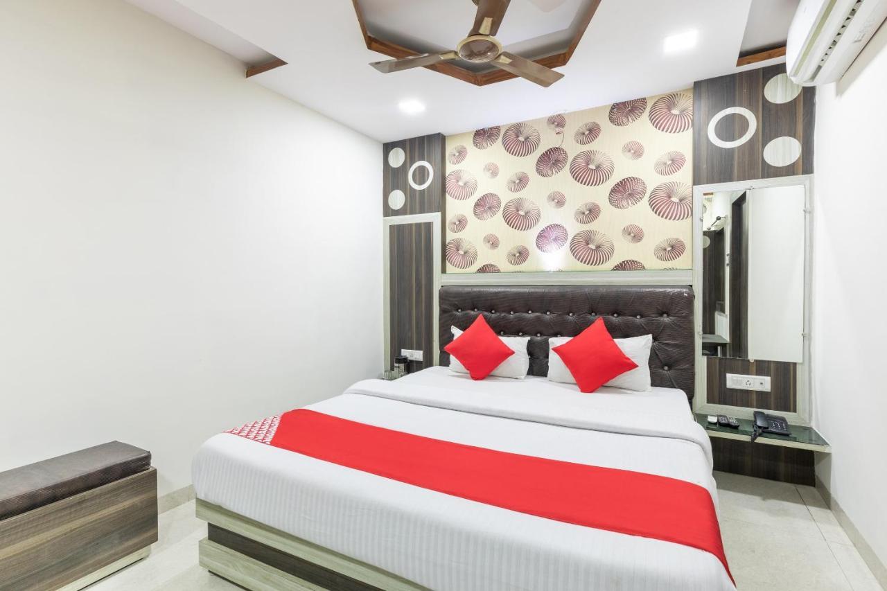 Oyo 45301 Hotel Om Palace Sāgar Kültér fotó