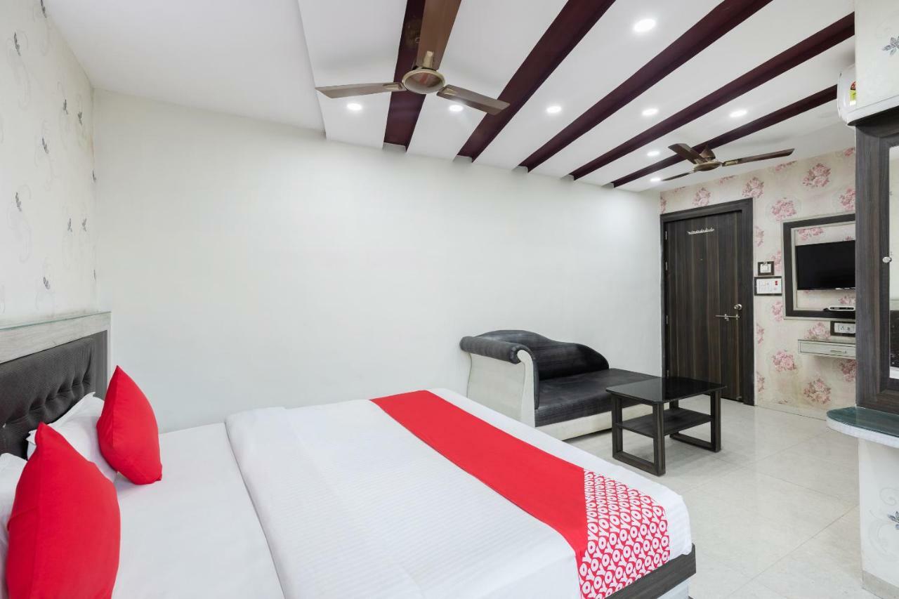 Oyo 45301 Hotel Om Palace Sāgar Kültér fotó
