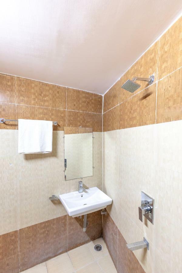 Oyo 45301 Hotel Om Palace Sāgar Kültér fotó