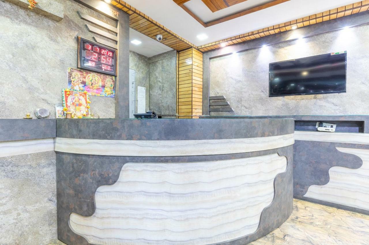 Oyo 45301 Hotel Om Palace Sāgar Kültér fotó