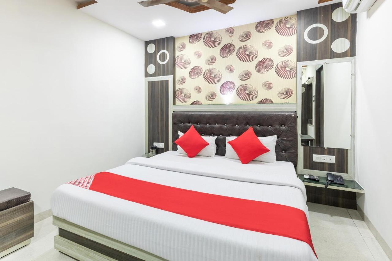 Oyo 45301 Hotel Om Palace Sāgar Kültér fotó